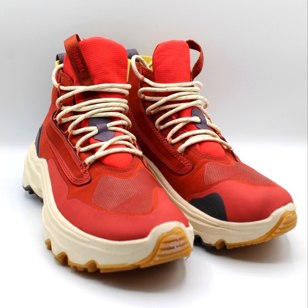 SOREL Women's Kinetic Breakthru Venture Waterproof Sneaker Red size 8